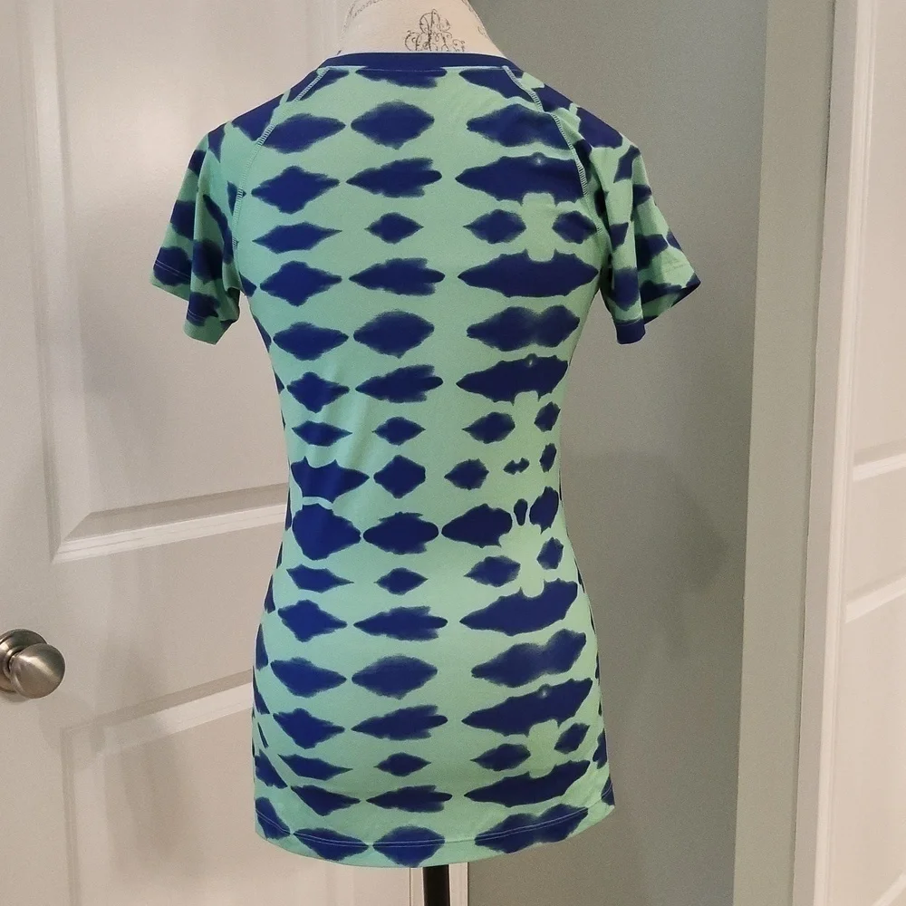 Nike Pro V Neck Tie Dye Green And Blue Short-Sleevel Shirt - Size Medium